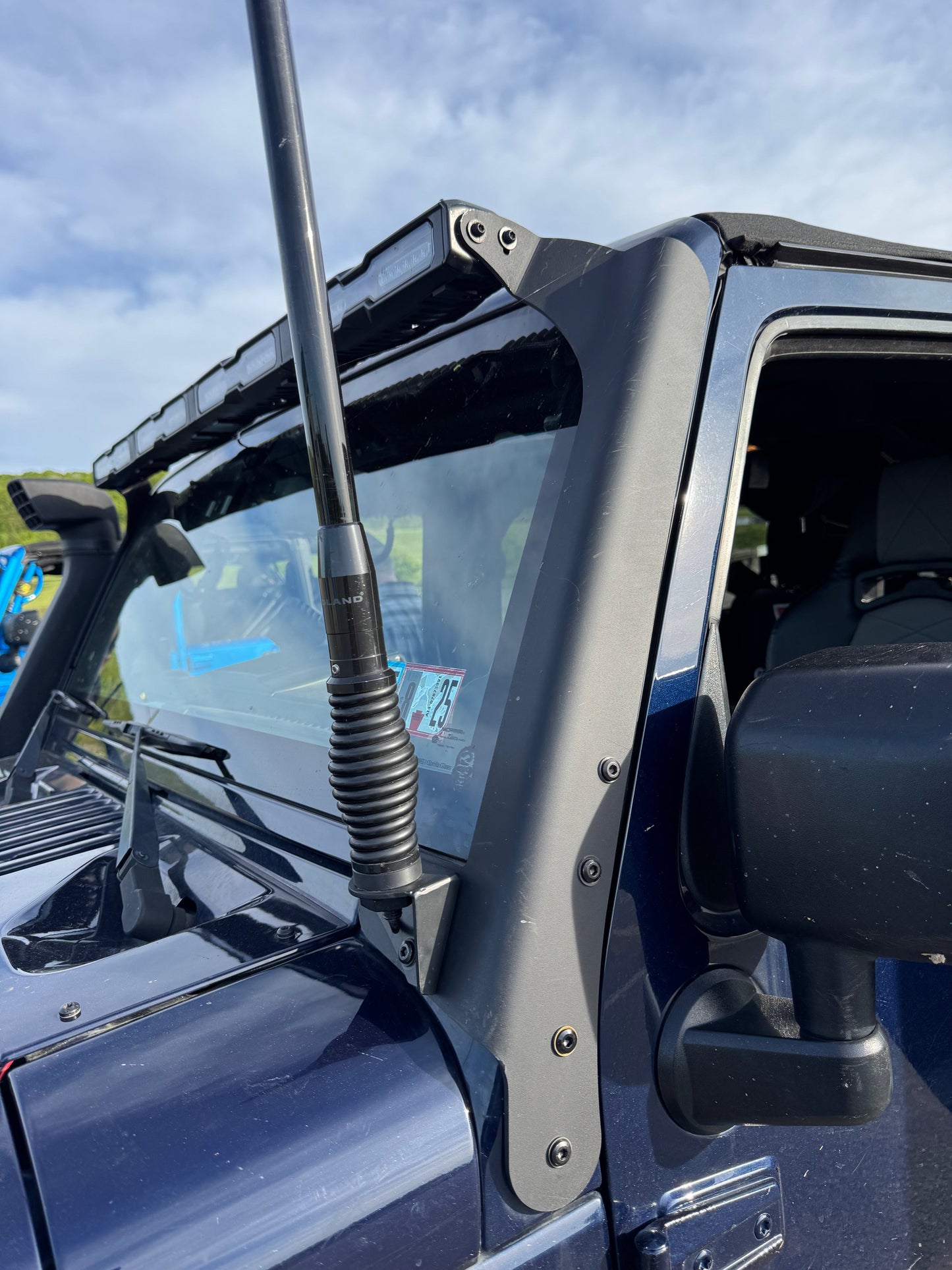 Hyperion V48 lightbar and mount package for Jeep Wrangler JK - Black Bracket