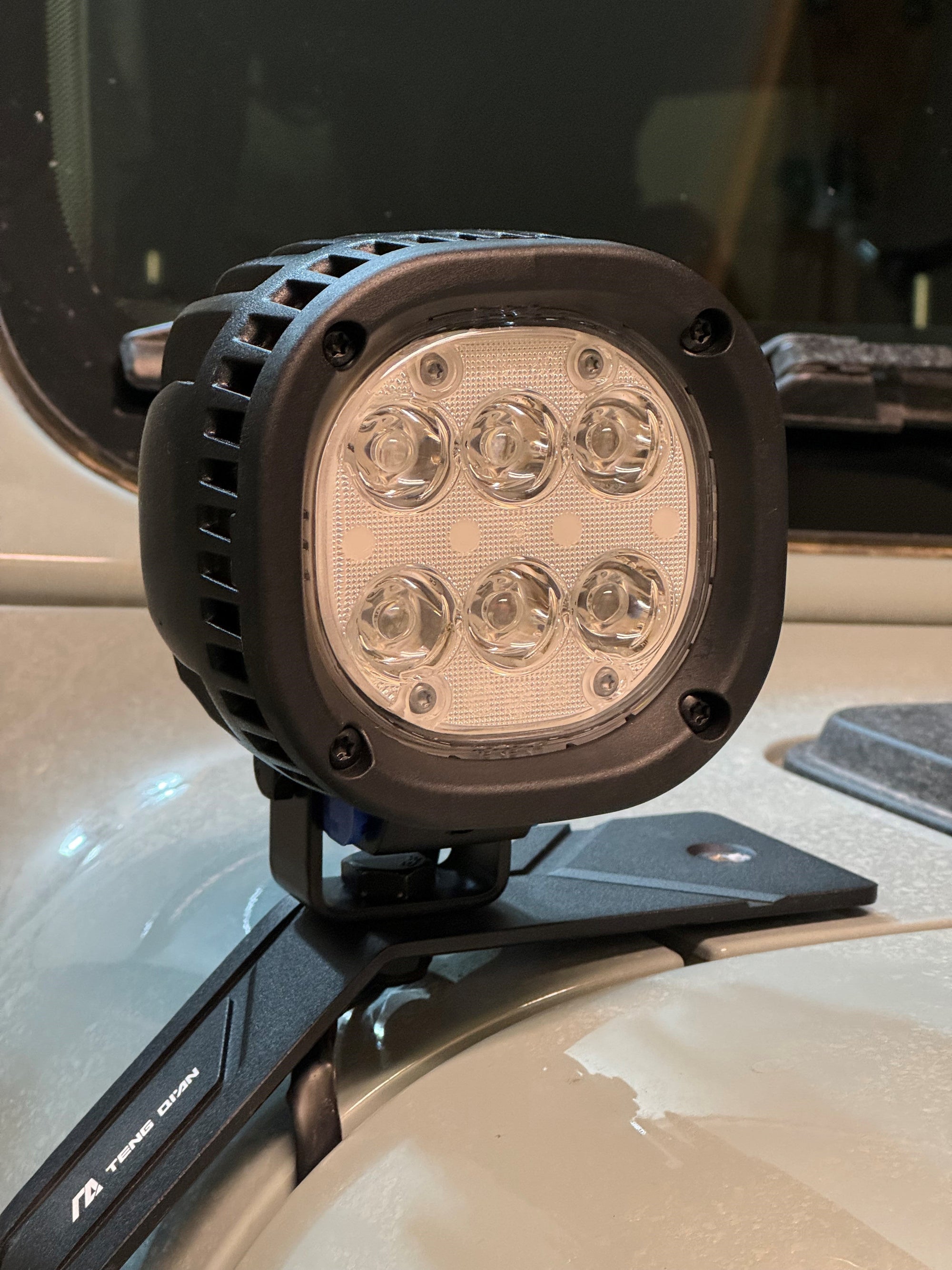 1010 4000 eLumen, Spot, 12V, w/Lens Cover